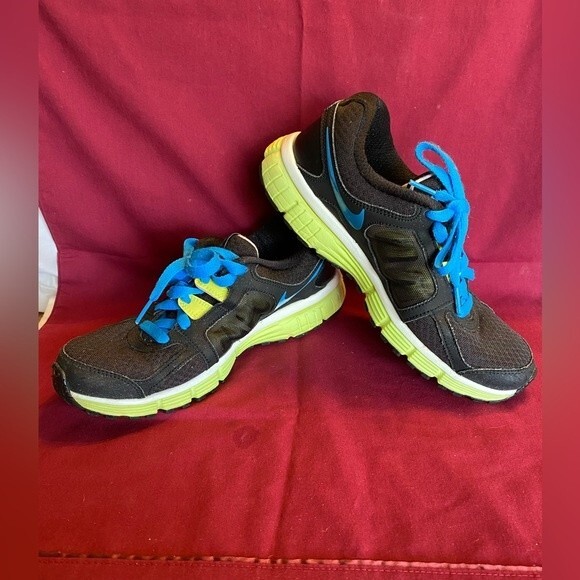 Nike Dual Fusion Women’s 8.5 Athletic Shoes - Picture 1 of 8